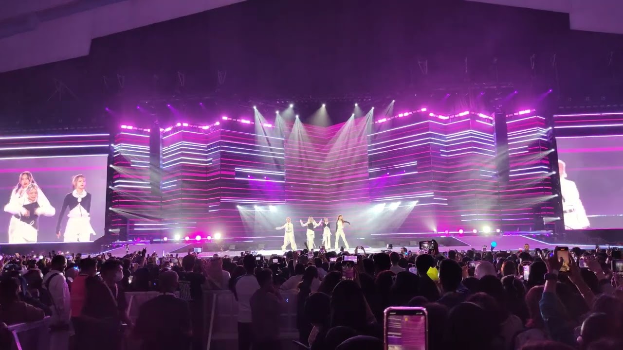 231006 EVERGLOW (에버글로우) - LA DI DA @KCON SAUDI ARABIA 2023 FanCam 4K