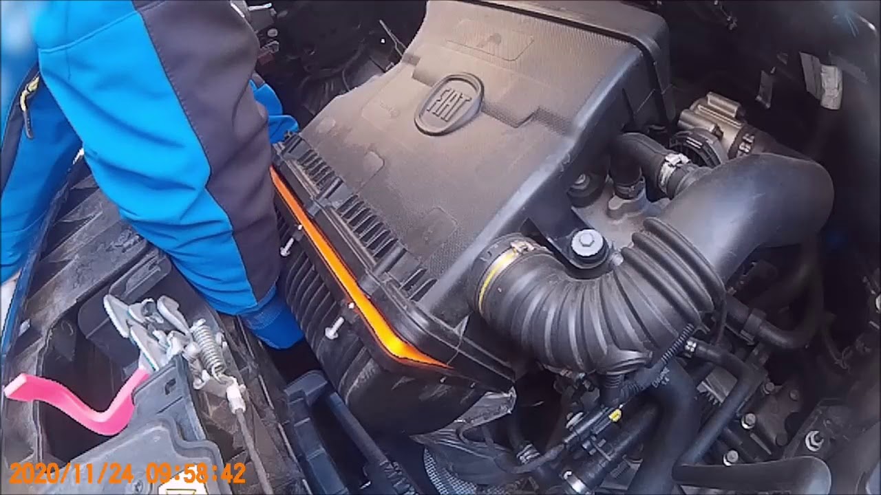 Cambio filtro aria Fiat 500L