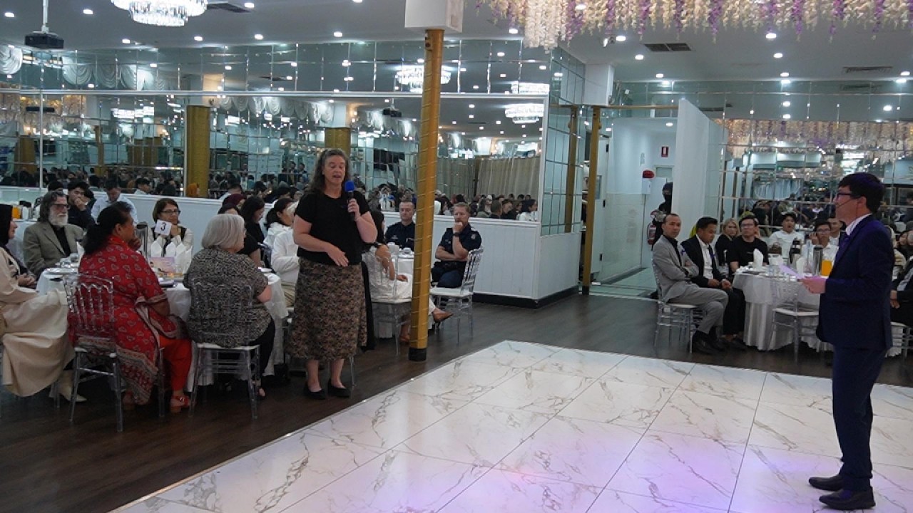 سخنرانی  داکتر  حفیظ  اسدی و نظرات دوستان استرالیایی  در باره  نهاد وان و سخنرانی  داکتر  فاطمه 