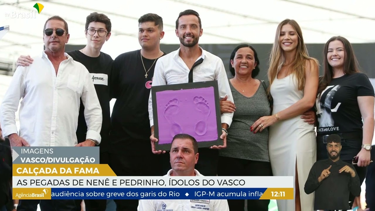 RJ | &Iacute;dolos do Vasco deixam pegadas na Cal&ccedil;ada da Fama do Maracan&atilde;