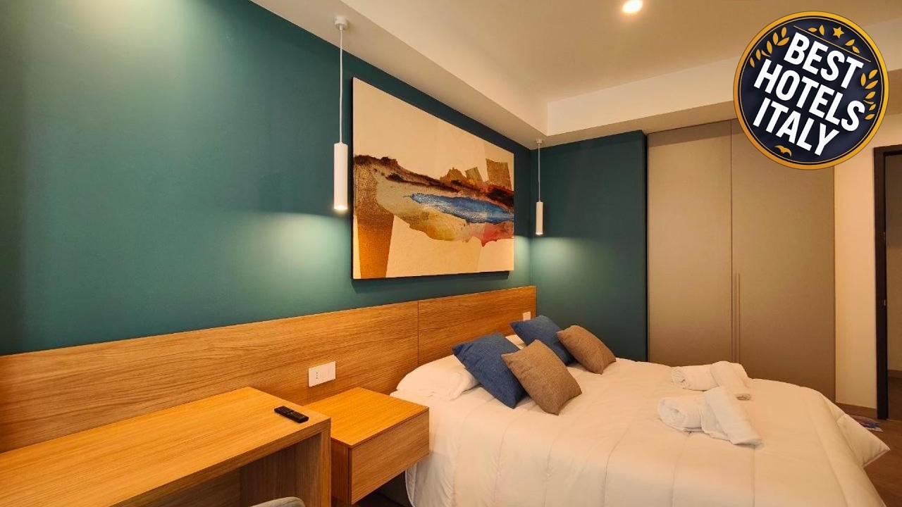 Carducci Art Guesthouse | Oristano, Italy | Hotel Review 🏩