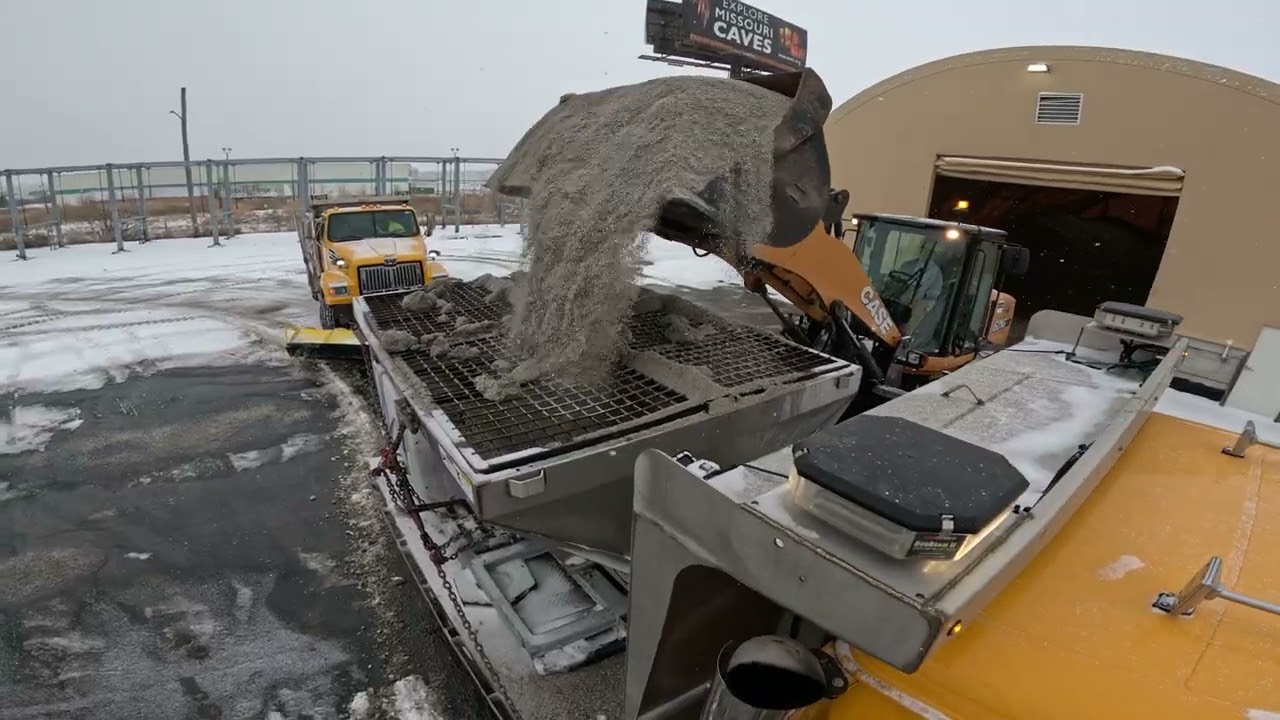 Snowplowing in KC - Jan.  24, 2026