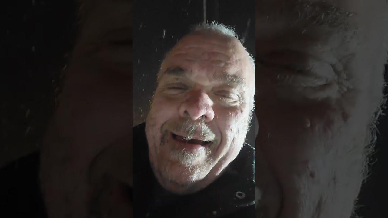 Snowing in clarksbrug wv USA and road report 