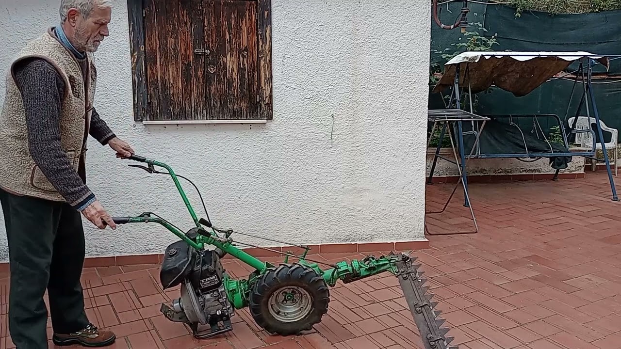 Sfalciatrice A.C.M.E. Valdobbiadene (TV) per conduzione uliveto amatoriale biologico. 1:2
