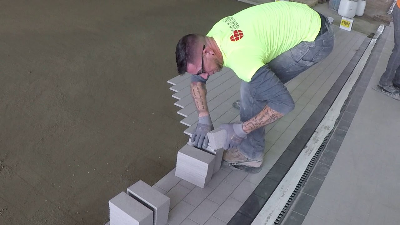 Clinker tile installation. Master Craftsman.