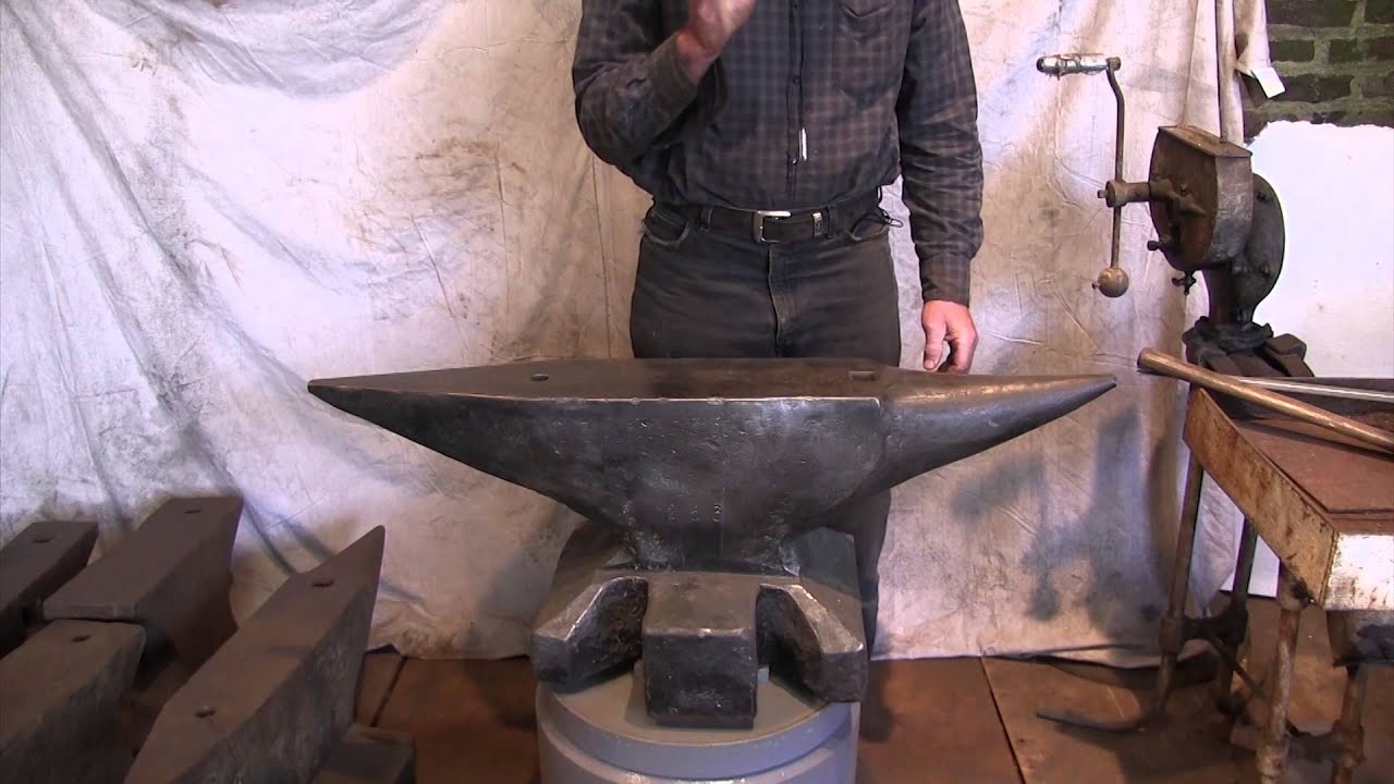 556 lb South German double horned super anvil