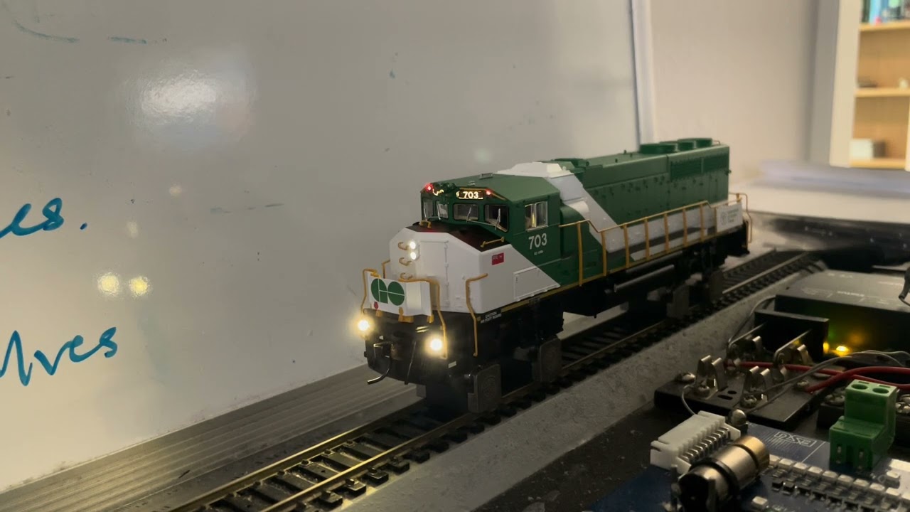 Atlas EMD GP40-2W GO Transit w/Loksound 5