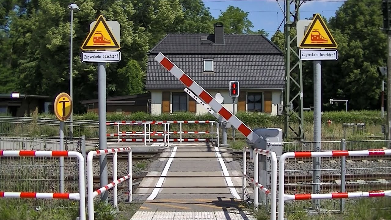 Spoorwegovergang Blankenberg (D) // Railroad crossing // Bahnübergang