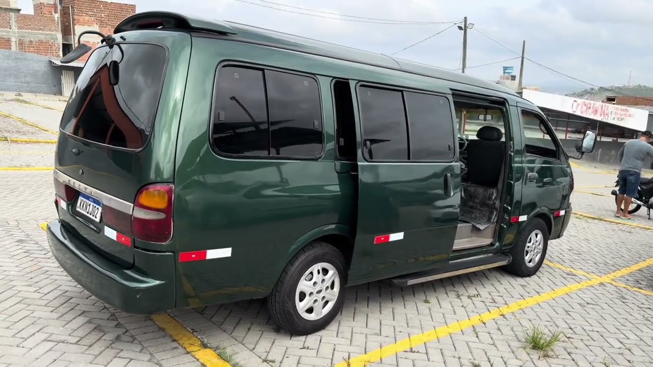 KIA BESTA 16 LUGARES