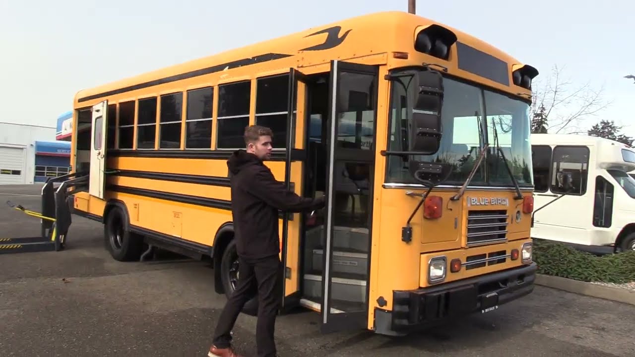 1999 Blue Bird TC-1000 Handy Bus 18 ADA Short School Bus - B82359