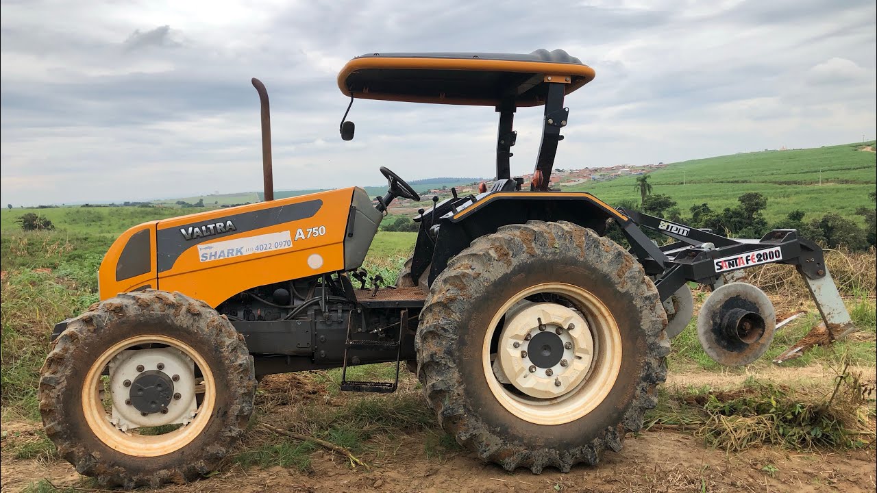 VALTRA A750 TESTANDO AFOFADOR DE MANDIOCA 1 LINHA SANTA FÉ!!!