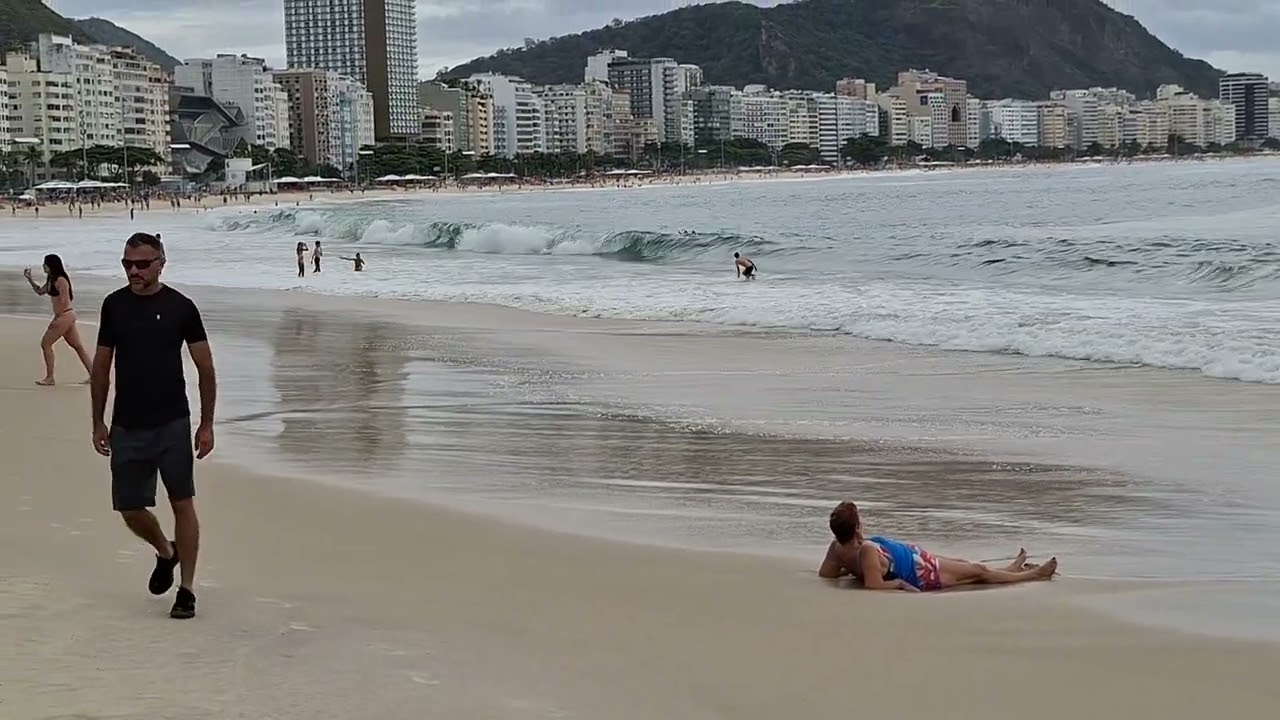 O Solitário nadador 🏊‍♂️ e a ressaca do posto 6.  05 Janeiro de 2026.