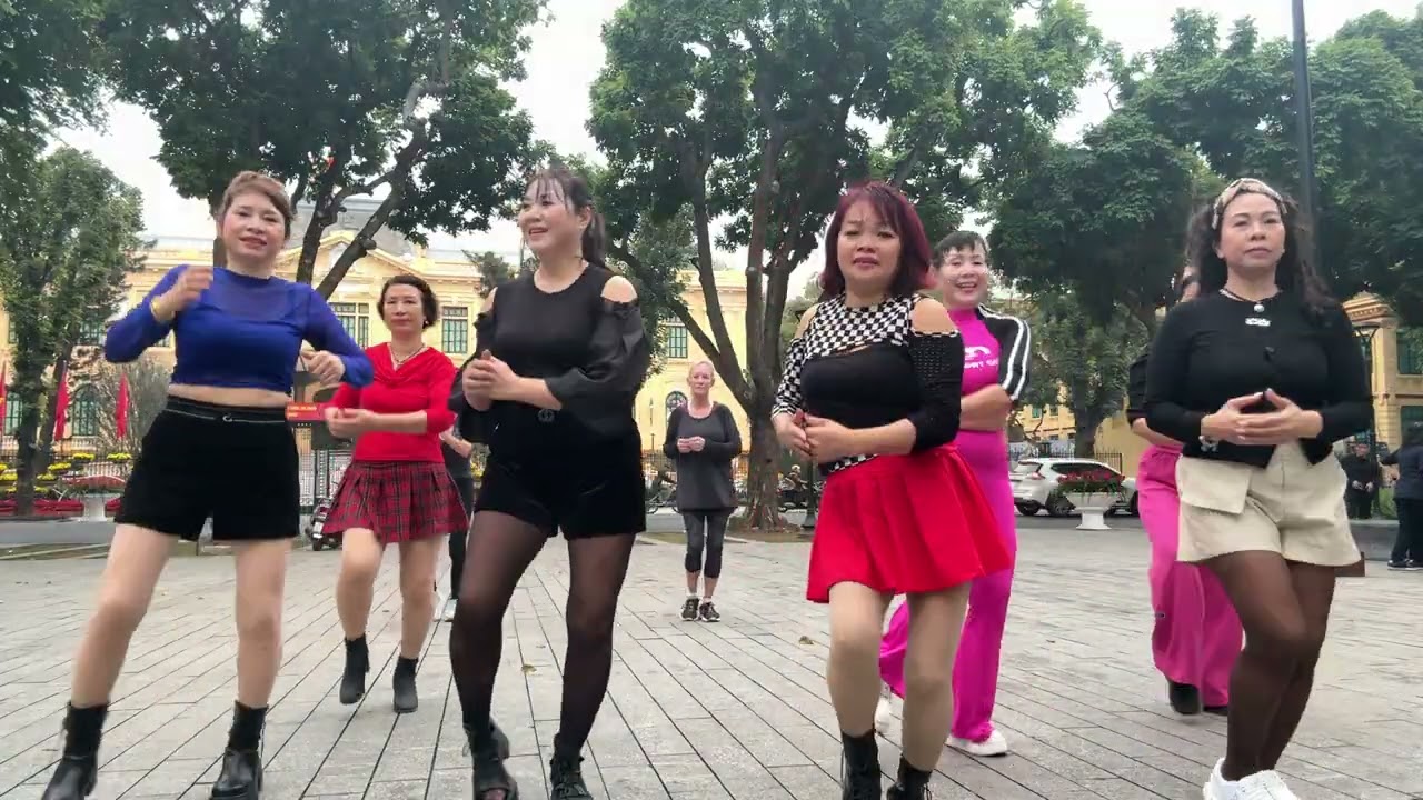 #tetdenthatroi #zumbacaydai  , chỉ còn3 ngày nữa là Tết đến rồi , nhà họ hối hả sắm Tết 