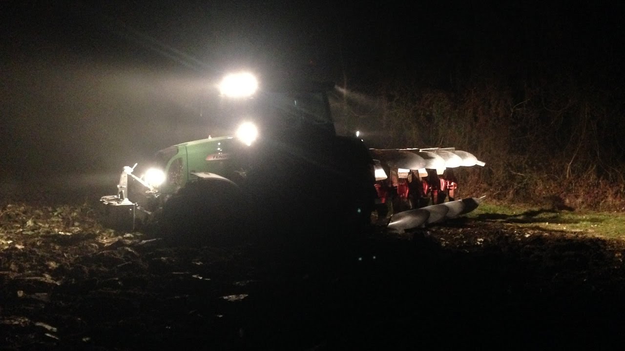 Fendt 415 labour de nuit 2k16 /Ploughing with Fendt by night 415  2016