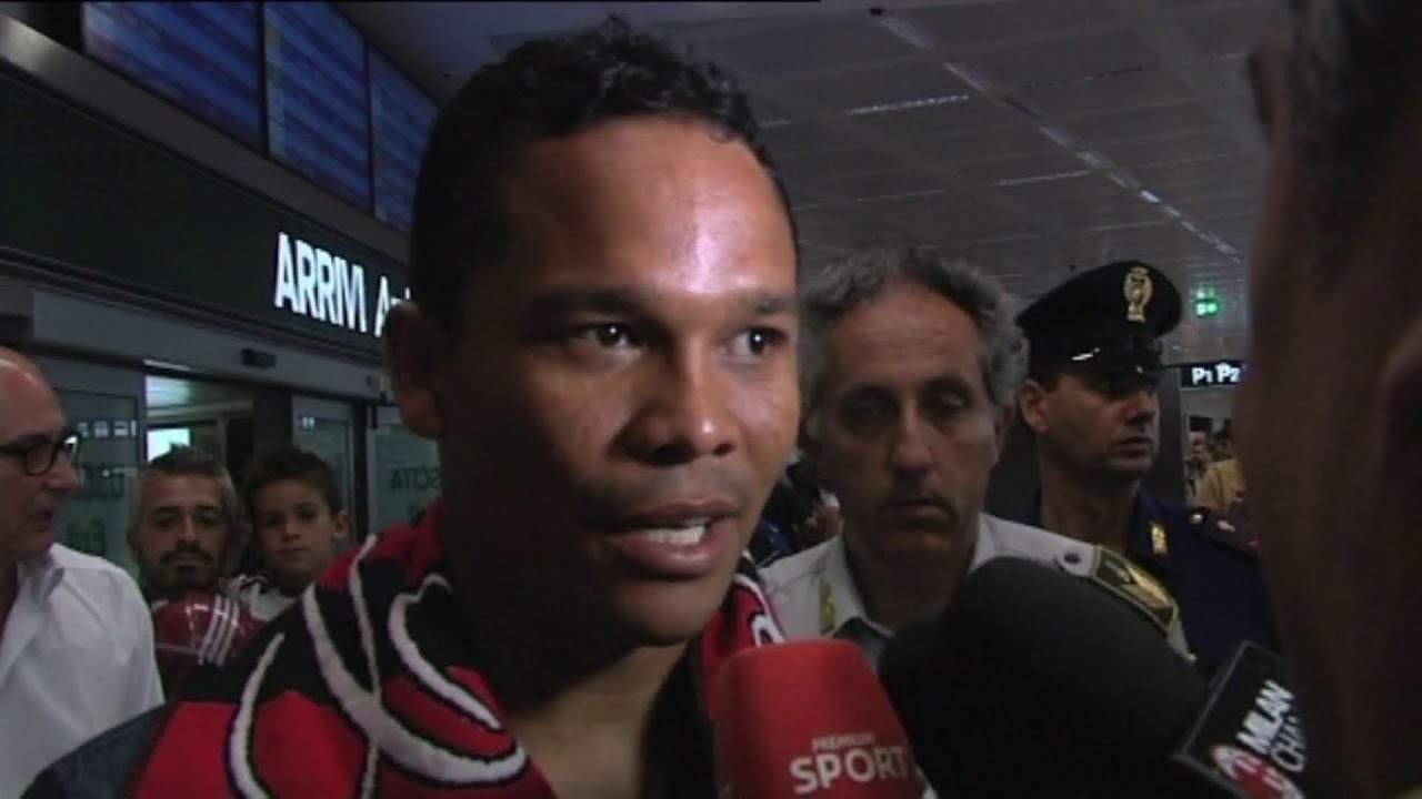 Bacca arrives to join AC Milan: 