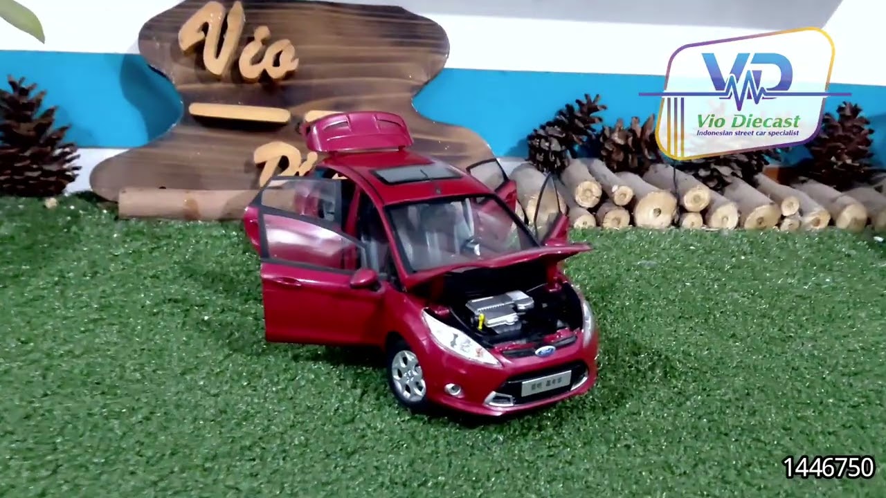 1056_Diecast Ford Fiesta scale 1:18_Vio Diecast