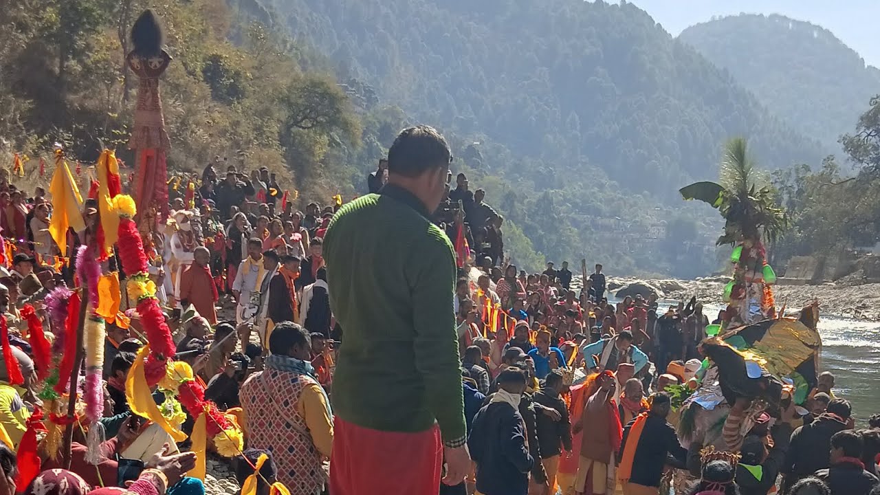 आज गये। हम सुरज प्रयाग  वहां आयी फलासी की चंडिका माता  और हुआ समुद्र मंथन  भक्तों की भीड़  🙏🙏🙏🎉🎉
