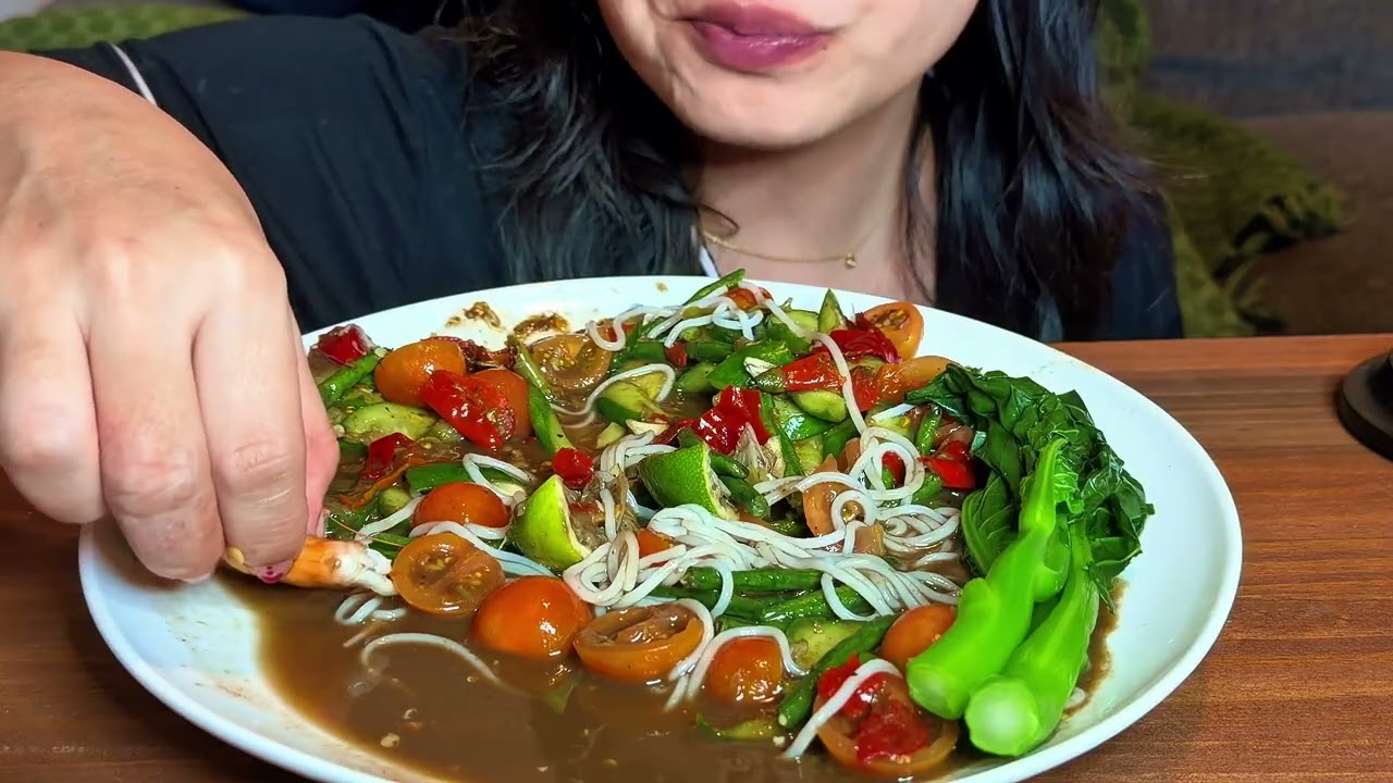 SPICY Laos style cucumber salad #pregnancycravings  #cucumbersalad #spicyfood #mukbang 