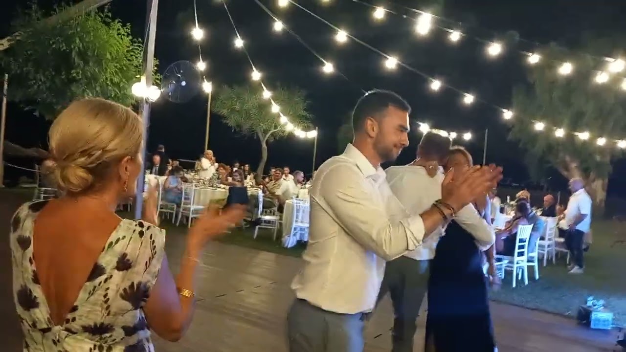 με διαφωρους στο χορο