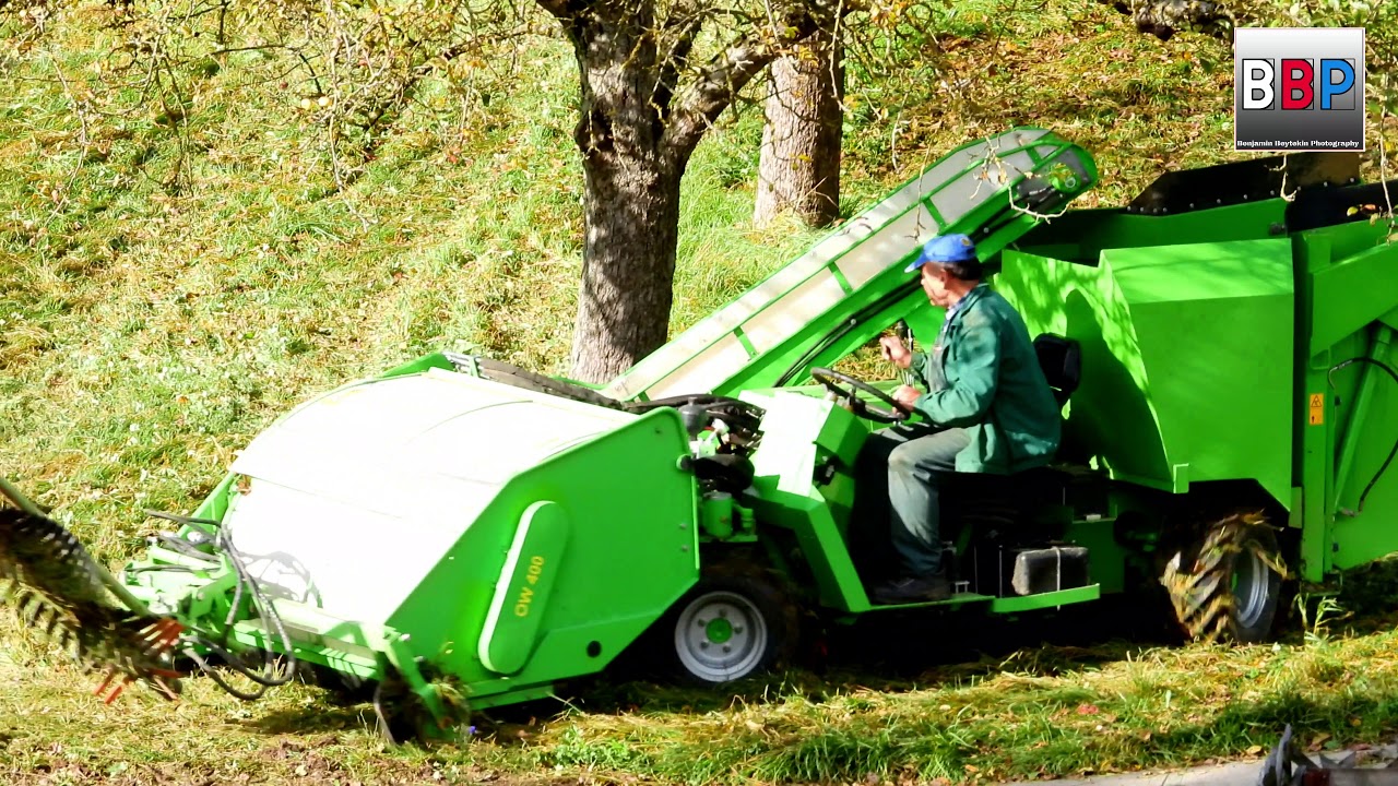 Apple Picking Machine - Apfelernte mit B&auml;uerle Obstwiesel OW 400, Weiler zum Stein, Germany, 2019.