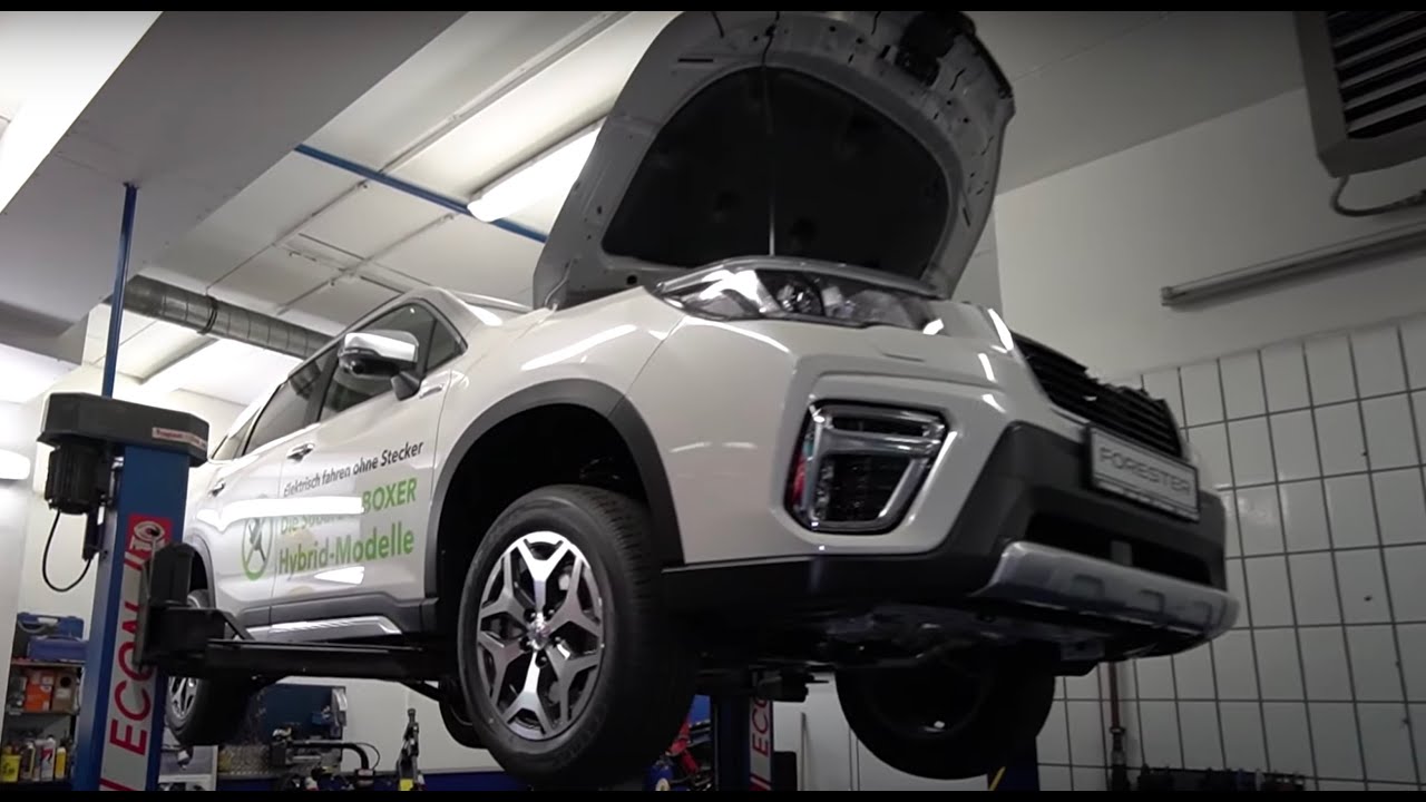 TECHNIK ERKLÄRT: Subaru Forester 2021 Hybrid. Blick unter das Fahrzeug: Symetrischer Allradantrieb.