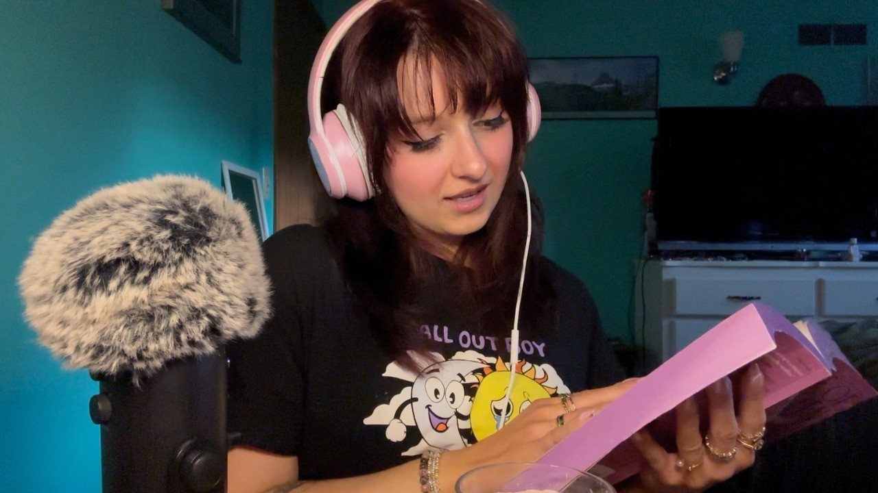 don’t listen too closely to the book I’m inaudibly reading please 😅 (asmr) for sleepy vibes 
