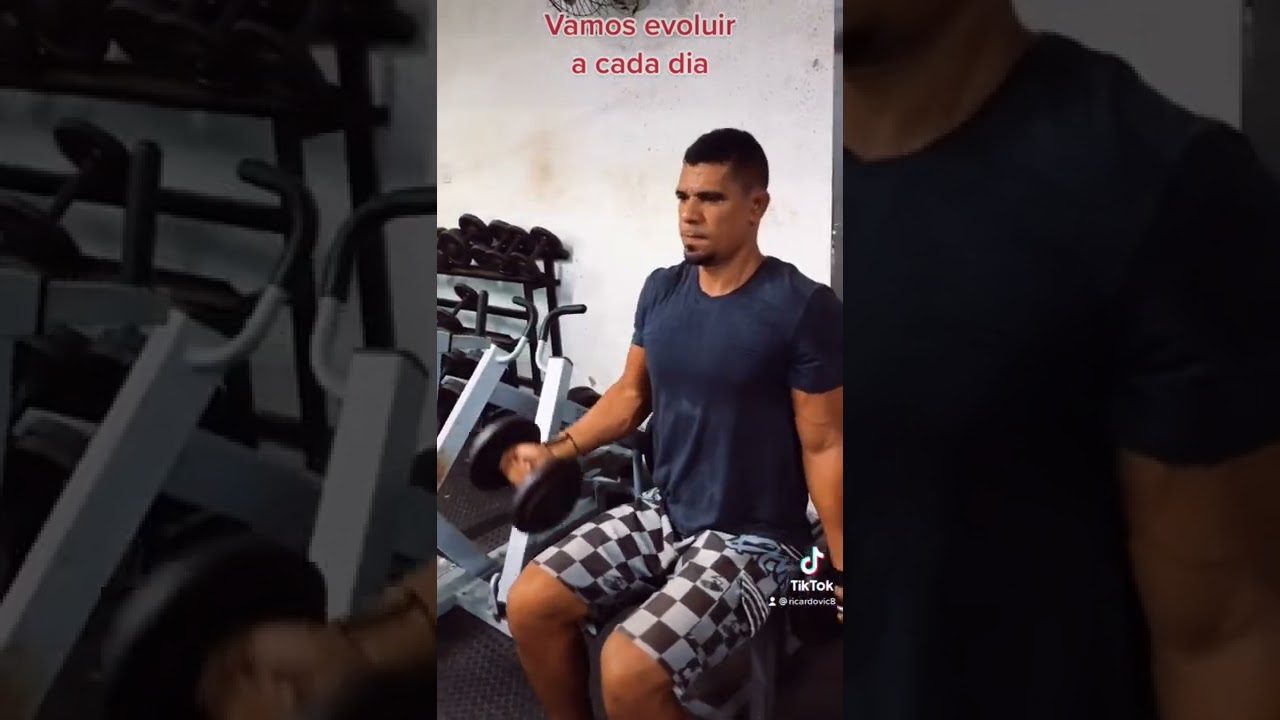 B&iacute;ceps alternado com halteres
