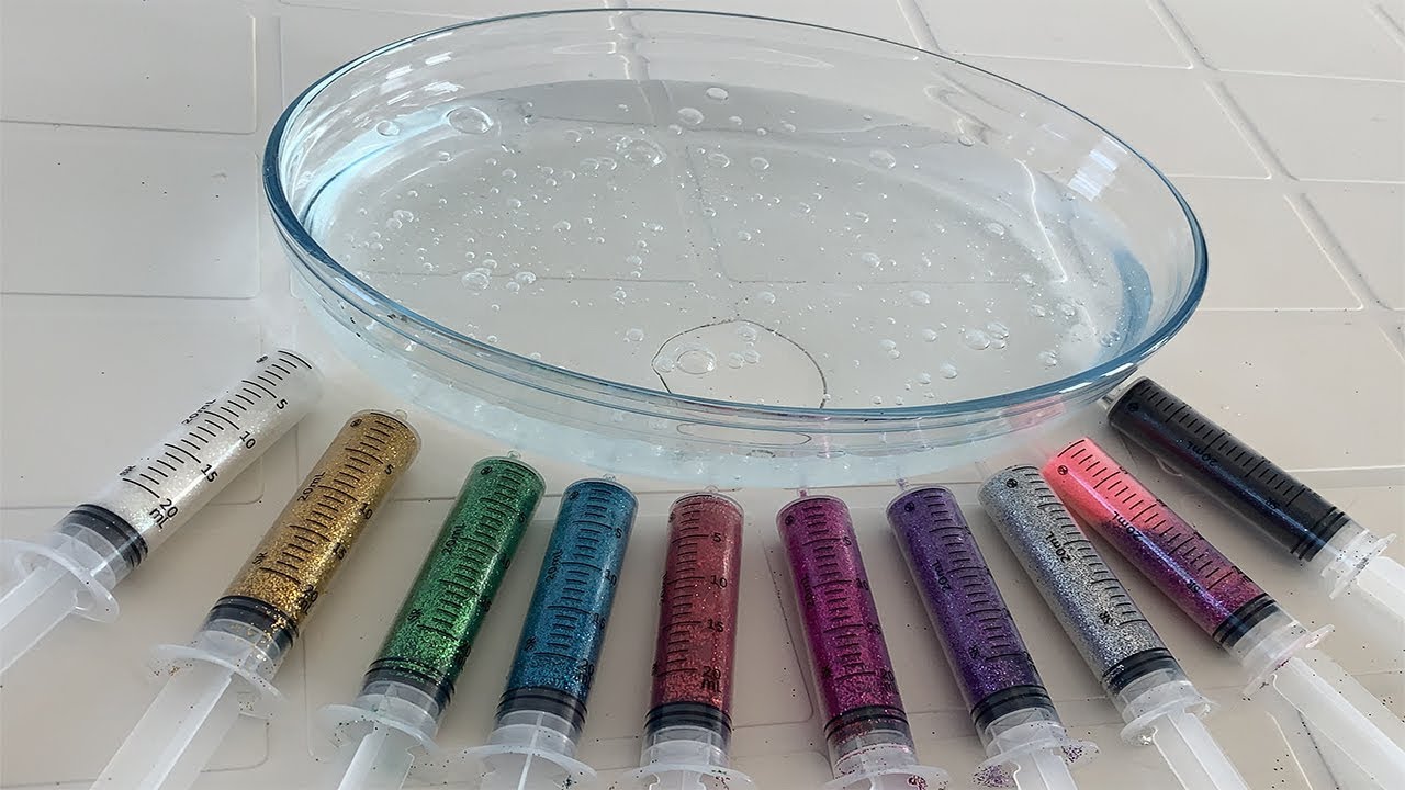 JOGUEI VÁRIAS SERINGAS DE GLITTER NO SLIME TRANSPARENTE! (Ficou incrível)