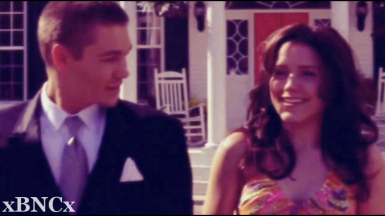 Brooke/Lucas - Smile