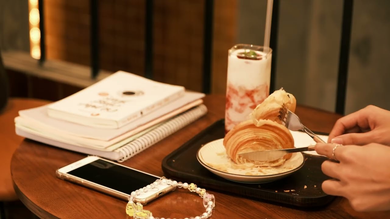 Cafe Date With Me ☕ | Slow Living Vlog, Real Street Sounds & Cozy City Morning