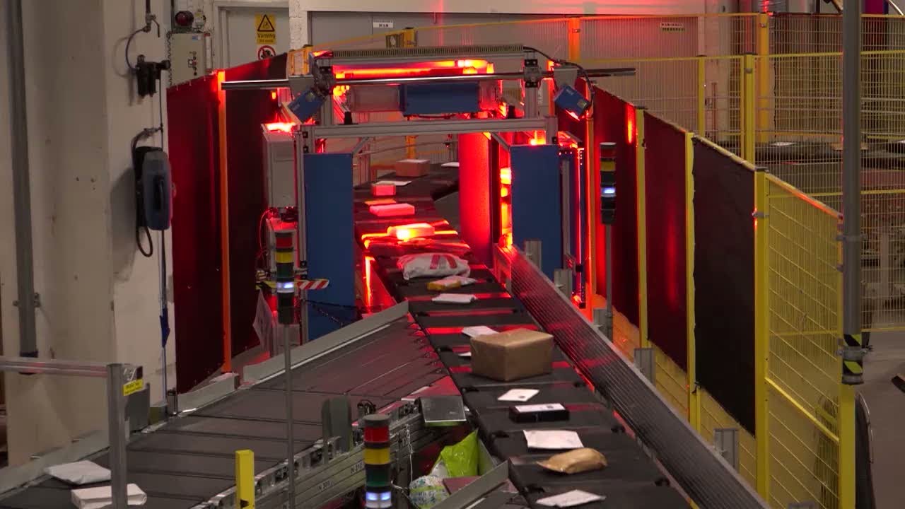 Därför avgiftsbelägger PostNord paket från Kina - Nyheterna (TV4)