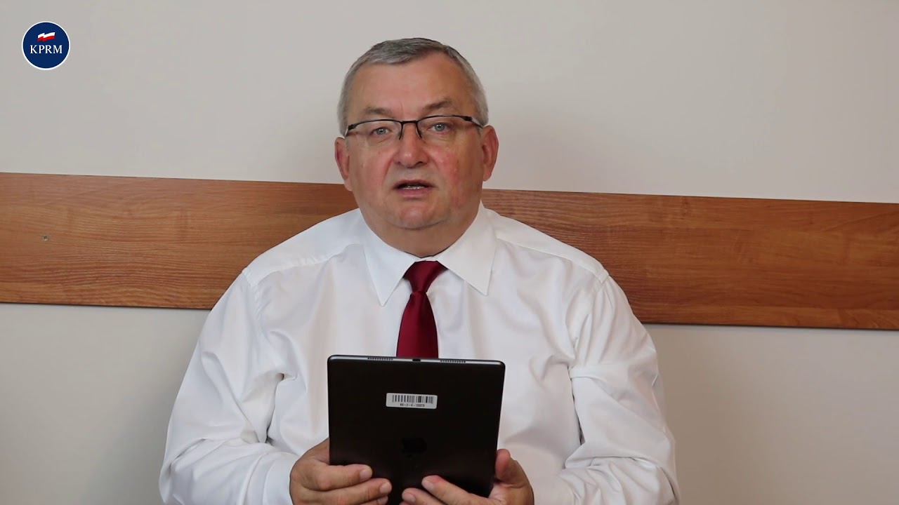 eDzień Dziecka: Minister Andrzej Adamczyk czyta Śpiącą Królewnę