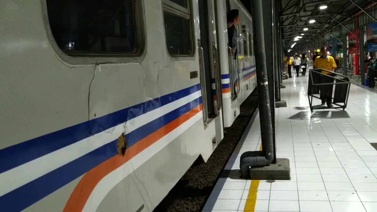 KA Gumarang Datang Stasiun Semarang Tawang Diiringi Musik Gambang Semarang, dan Berangkat Lagi