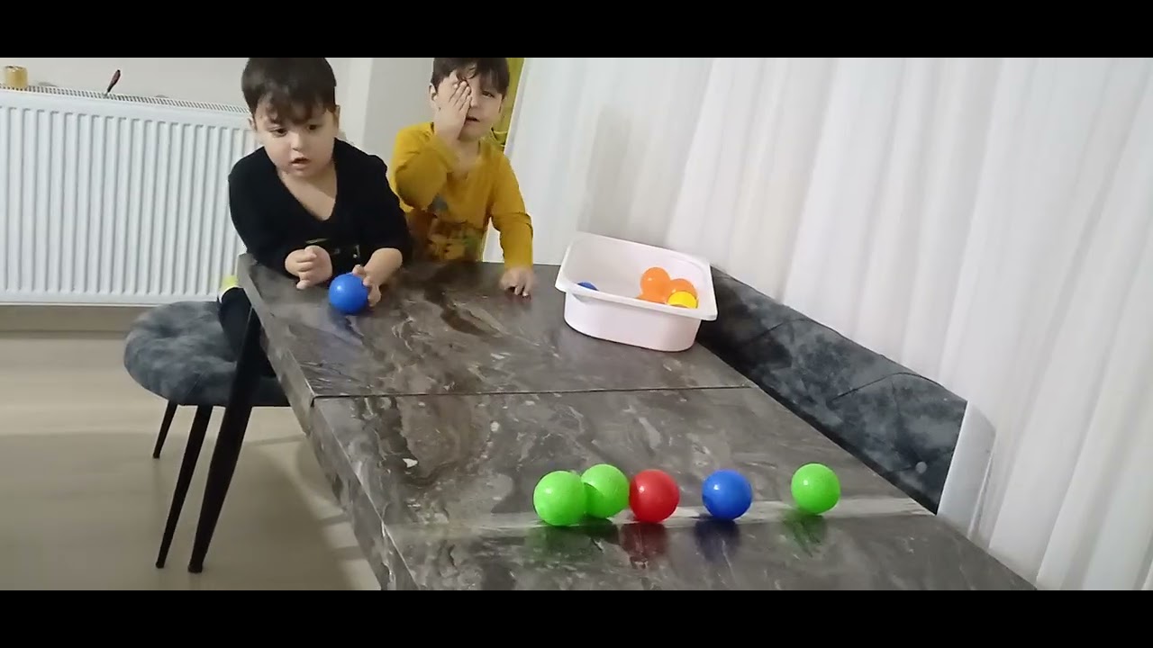 Bugün günlerden top yapıştırma oyunu @ikikucukprens 