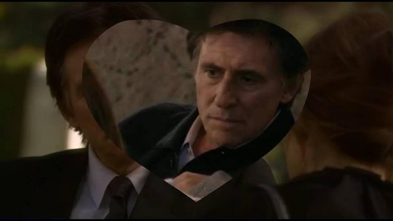 Gabriel BYRNE : Loving looks