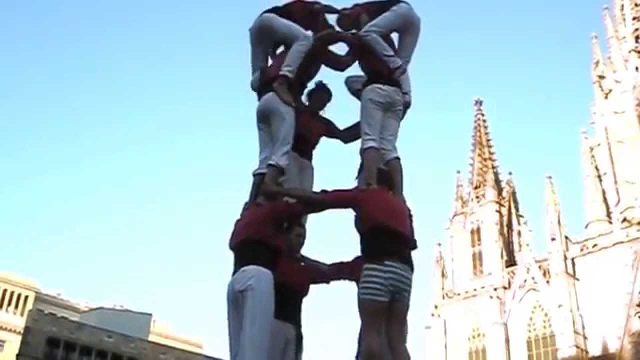 Man loses his pants during performance
