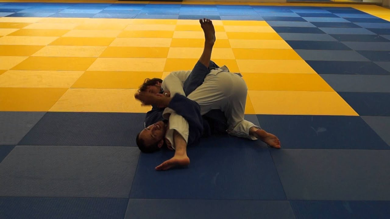 Bodentechniken - Pendulum sweep aus der Guard