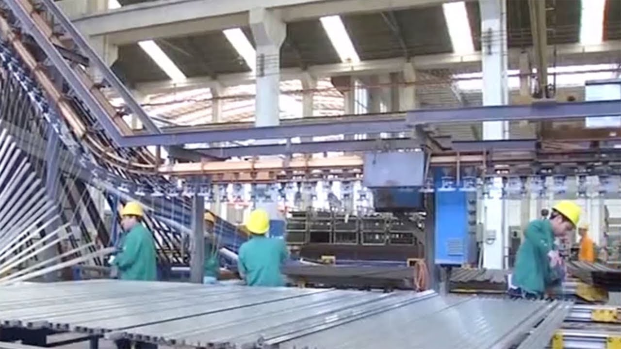 Inflation in China slows as food and oil prices drop