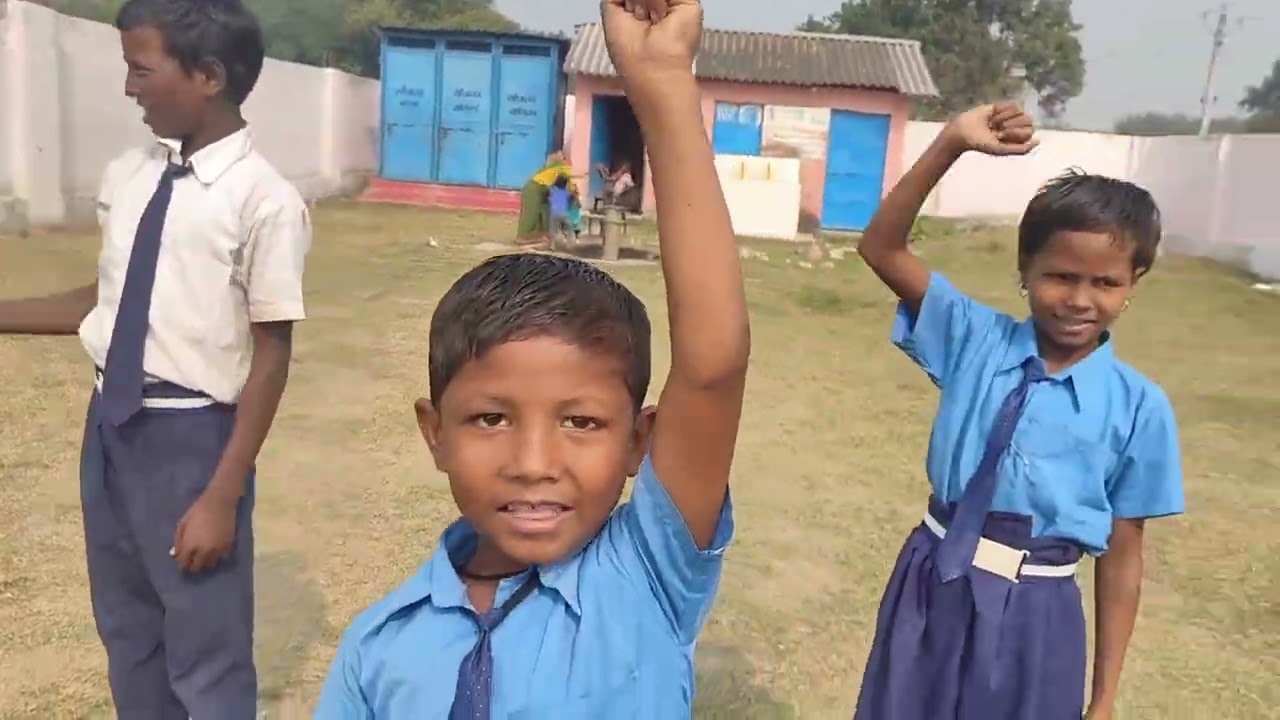 शिक्षकों के आभाव में कम्बाइंड क्लास में एक्टिविटी 