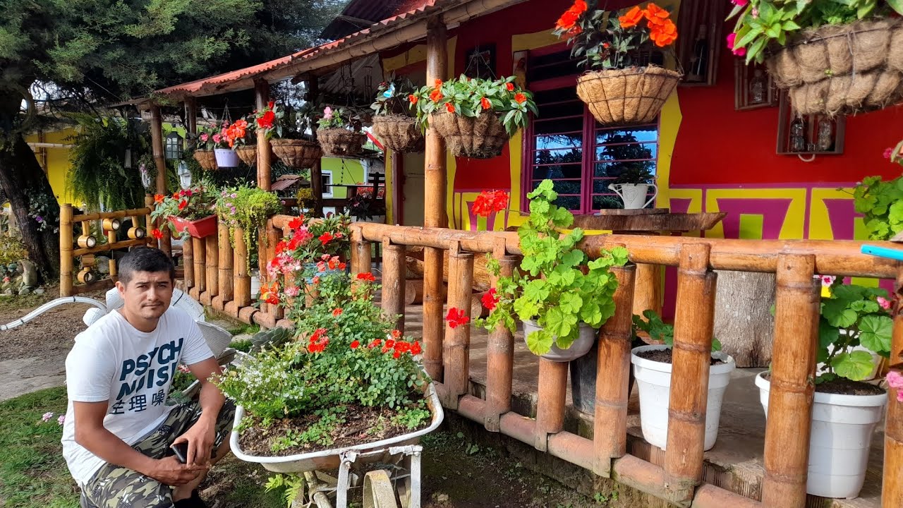 Visitando el jardin de Doña luz.