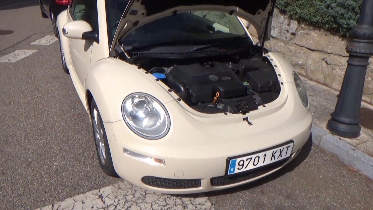 Como cambiar la batería en el Volkswagen New Beetle. How to replace battery