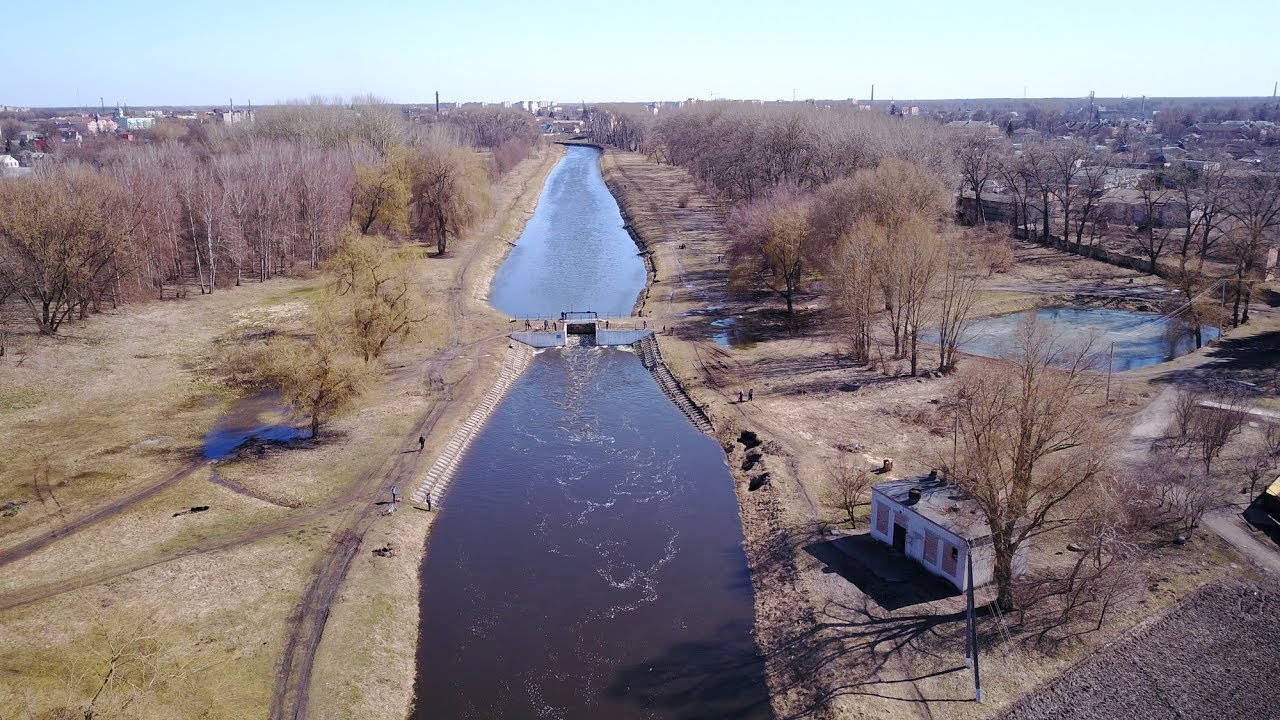 Водне дзеркало річки Остер, що протікає в місті Ніжині.