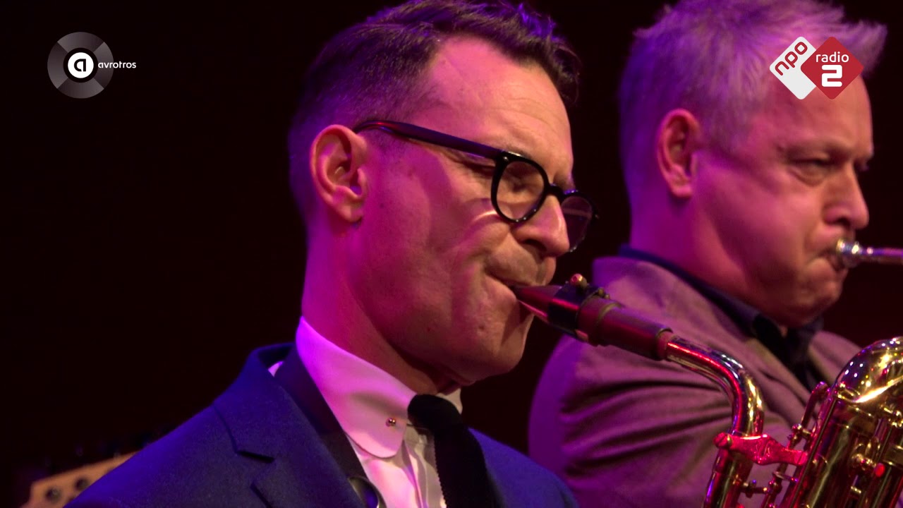 New Cool Collective - 'Snowball' live bij Muziekcaf&eacute;