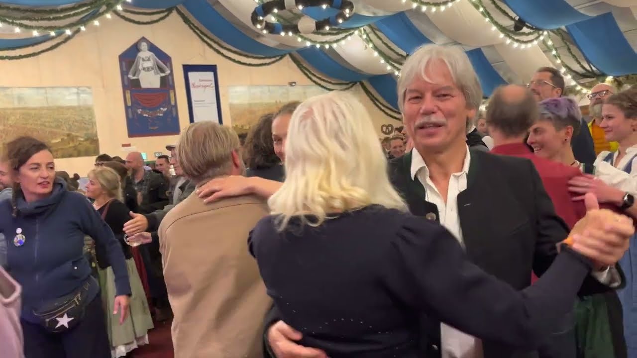 Attwenger live auf dem Oktoberfest 2022 (Title? - Vier Japaner-Walzer)