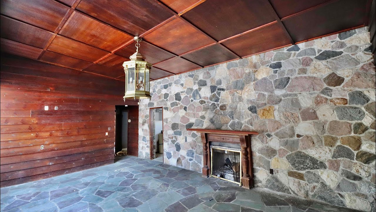 Beautiful Forgotten Abandoned Mid Century Home Built in 1952