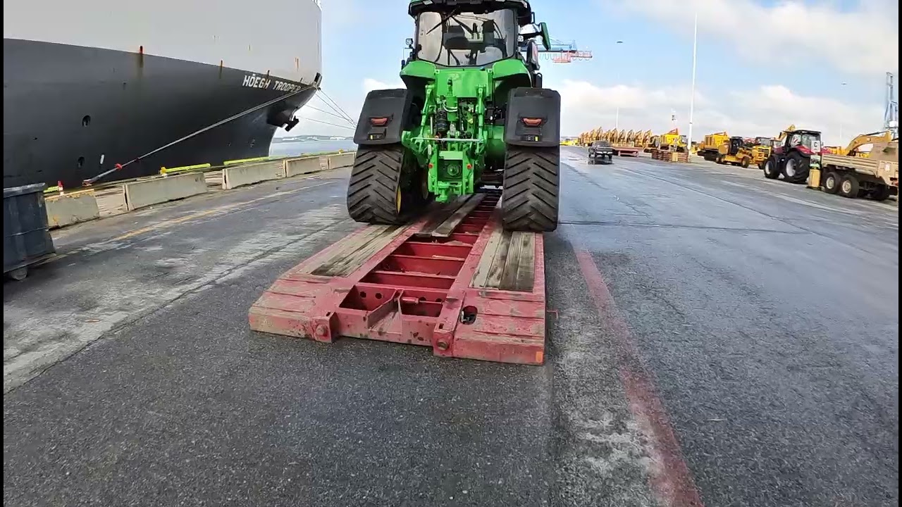 Unloading a John Deere 8RX 410 that is going to Antwerp, Belgium