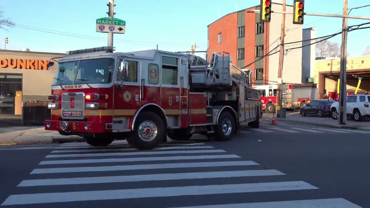Philadelphia Fire Department Engine 5 Ladder 6 & Battalion 11 Responding 