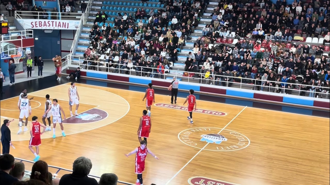 Sebastiani Rieti-Mestre: alcuni momenti del match 