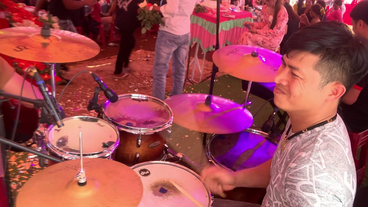 Ca Kh&uacute;c Muộn | Cận Cảnh Drum Th&aacute;i Tuấn chơi drum nhạc Cưới Khiến Cả H&ocirc;n Trường Ngừng ăn