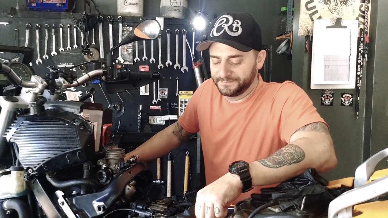 BMW G 650 GS Revis&atilde;o e cuidado n&iacute;vel de &oacute;leo.